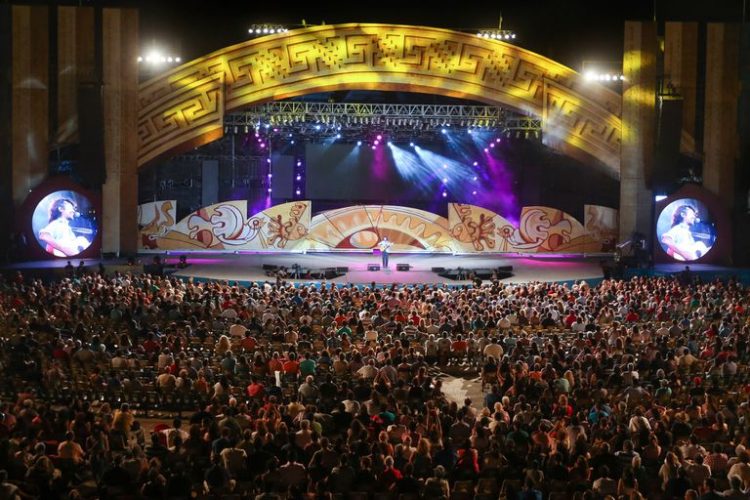 Nueve lunas a puro folklore
