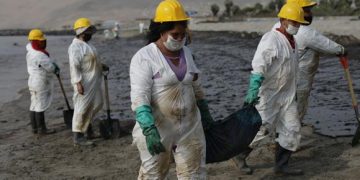 Un nuevo derrame de petróleo afecta las aguas de Indonesia