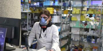 La estrategia de testeos y vacunación incorpora laboratorios y farmacias