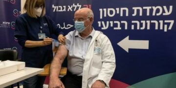 Israel aprueba una cuarta dosis de la vacuna contra el coronavirus