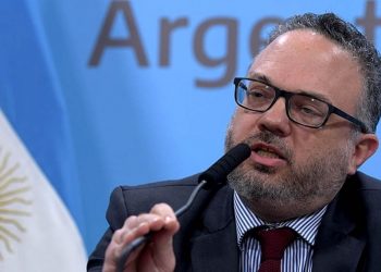 Kulfas dio positivo de Covid-19 y está aislado