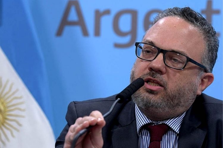Kulfas dio positivo de Covid-19 y está aislado