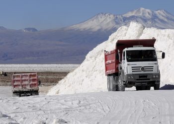 Suspenden la licitación de litio en Chile
