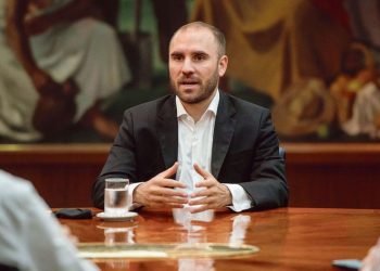 Al límite con los vencimientos, Guzmán pide más tiempo al FMI