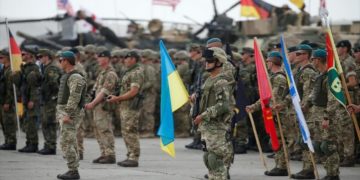 La Otan envía navíos, aviones y tropas al este de Europa