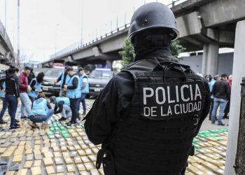 Involucran a la policía porteña en los escándalos de espionaje