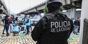 Involucran a la policía porteña en los escándalos de espionaje