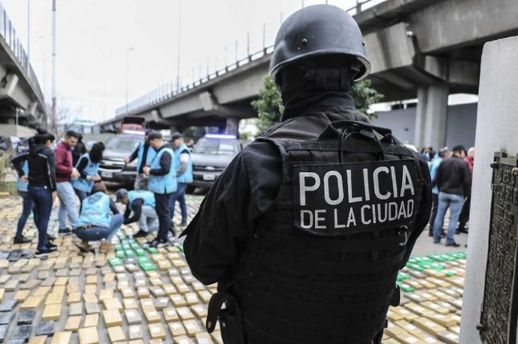 Involucran a la policía porteña en los escándalos de espionaje