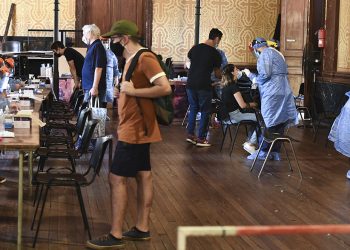 Se notificaron 3.935 contagios y tres fallecimientos