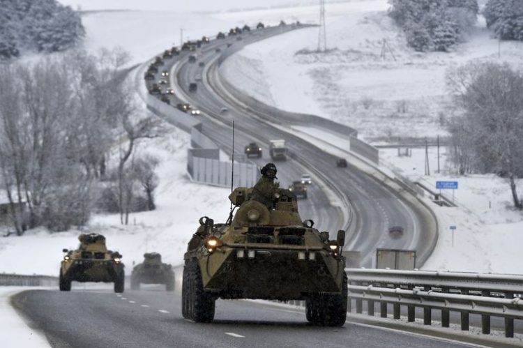 Rusia anunció el retiro de tropas de la frontera, pero mantiene ejercicios militares