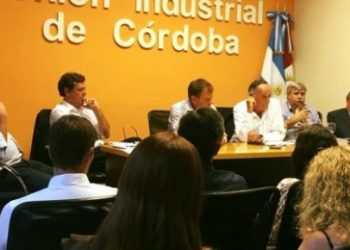 La UIC pidió acordar con el FMI