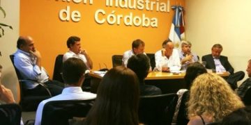 La UIC pidió acordar con el FMI