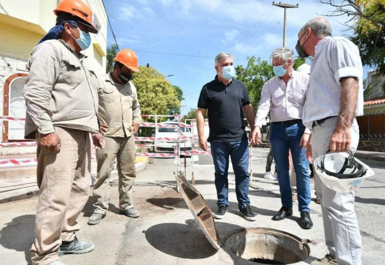 Miles de vecinos del Cerro de las Rosas tendrán conexión a la nueva red cloacal