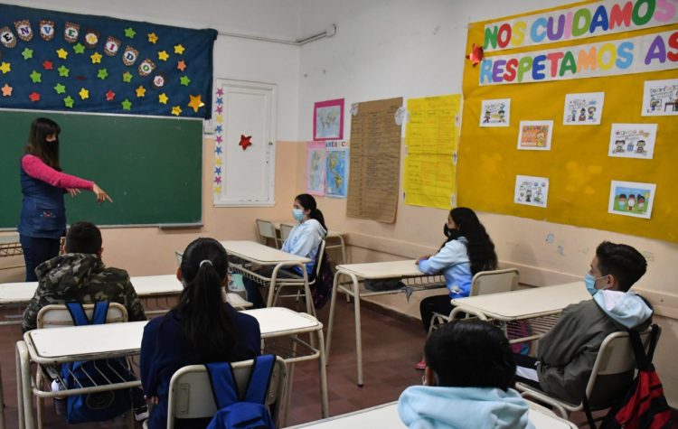 Buscan acelerar la vacunación para el regreso a las clases