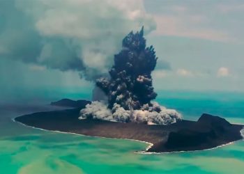 La erupción del volcán en Tonga mantiene alerta a las costas del Pacífico