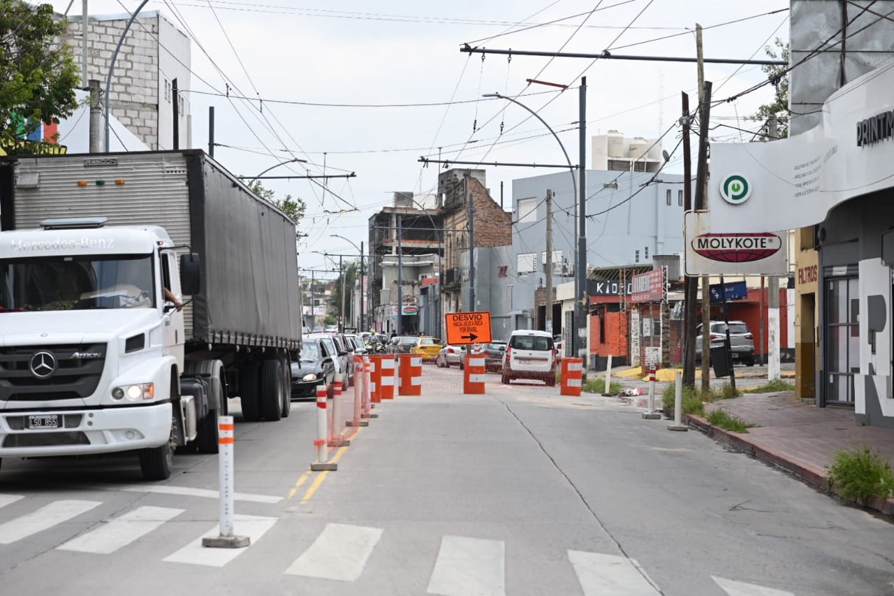 Comenzó la recuperación y bacheo de la avenida Julio A. Roca