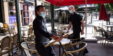 Críticas de gastronómicos por la aplicación del pase sanitario