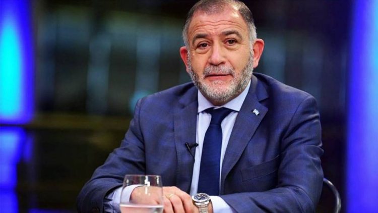 Juez: lustrando los botines