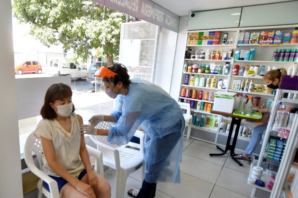 Más farmacias se suman a la vacunación