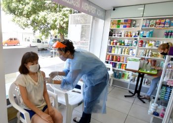 Más farmacias se suman a la vacunación