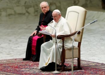 Francisco pidió “acompañar” a los hijos homosexuales