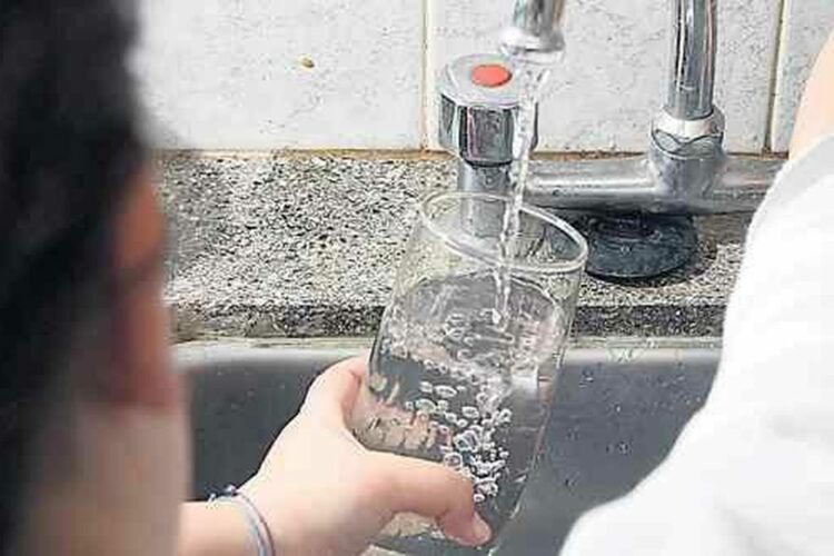 El acuerdo se alcanzó en el marco de una investigación judicial por el acceso al agua potable en desarrollos urbanísticos.