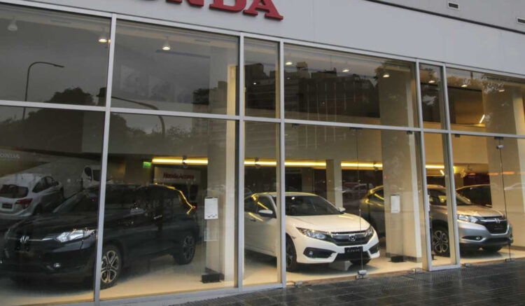 Desde este lunes patentar un auto es un 30% más caro