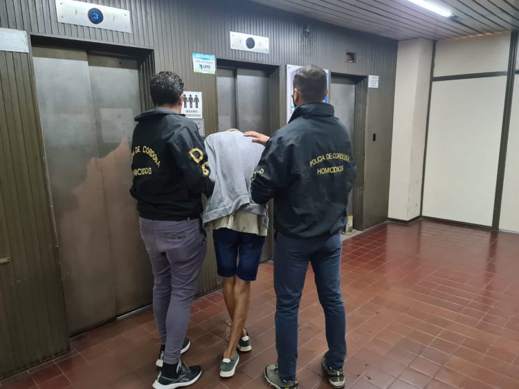 Detienen a un joven por disparar a su madre en la cabeza y provocar su muerte