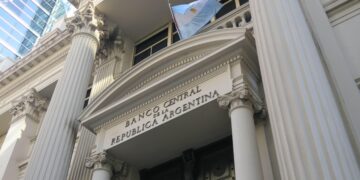 Quieto desde hace 14 meses, el Banco Central elevó el interés de referencia