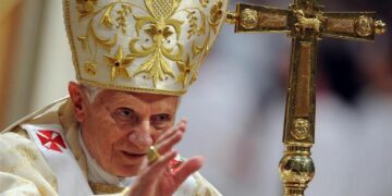 Acusan a Benedicto XVI por encubrir delitos sexuales