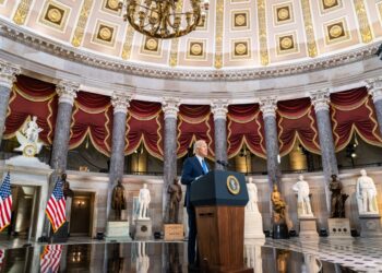 Biden apuntó contra Trump a un año de la toma del Capitolio