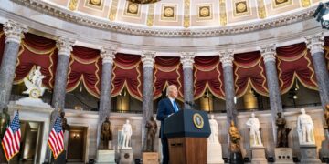 Biden apuntó contra Trump a un año de la toma del Capitolio