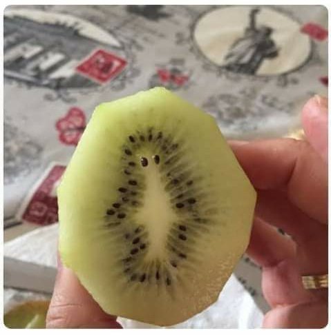 Cortó un kiwi por la mitad y se le apareció la imagen del señor Burns de los Simpsons