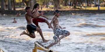 A las 10 de la mañana, 17 provincias superaron los 30°C este viernes