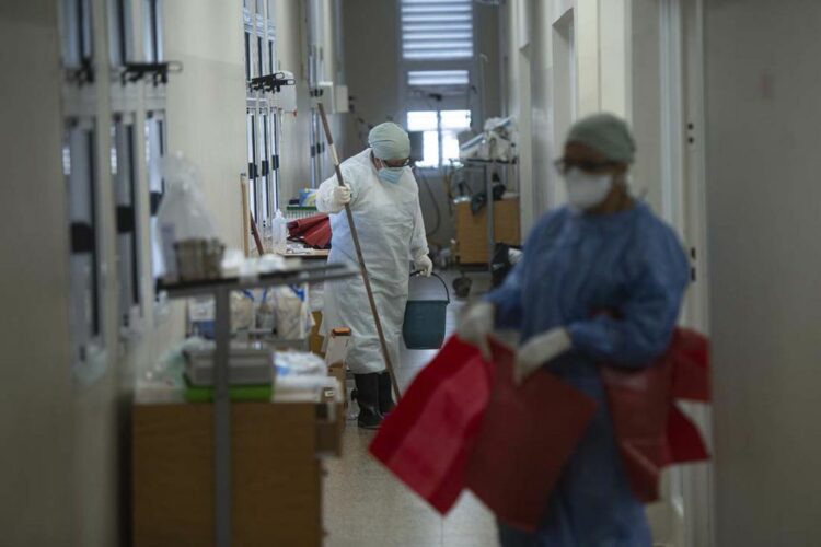 Los hospitales podrían verse afectados por la ausencia de trabajadores de limpieza