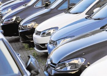 El Gobierno anunció que no entregará dólares para financiar la importación de vehículos