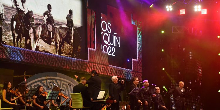 El Chaqueño Palavecino y Los Carabajal en una emotiva velada a puro folklore