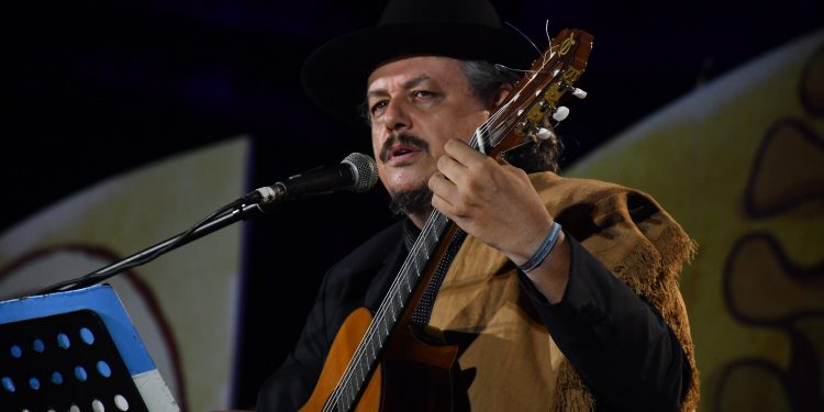 El Chaqueño Palavecino y Los Carabajal en una emotiva velada a puro folklore