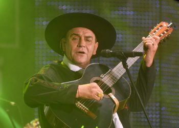 El Chaqueño Palavecino y Los Carabajal en una emotiva velada a puro folklore