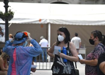 A partir de ahora, los contactos estrechos no deberán hisoparse pero sí aislarse