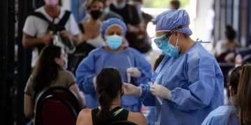 Advierten una “situación epidemiológica descontrolada” y fatiga del personal sanitario