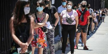 Reportaron 75 muertos y 131.082 nuevos contagios de coronavirus