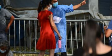 Córdoba descartó el aislamiento para los contactos estrechos laborales vacunados