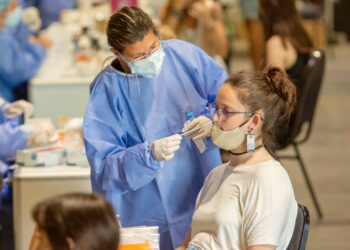 Tercera ola: los efectos de Ómicrom comienzan a notarse