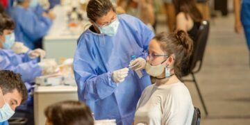 Tercera ola: los efectos de Ómicrom comienzan a notarse