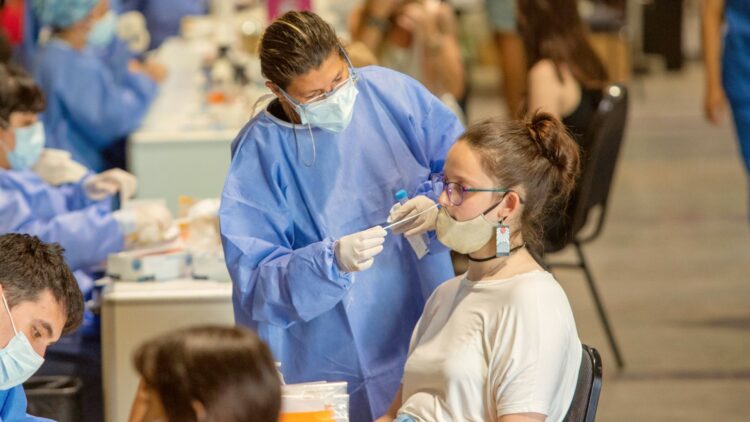 Tercera ola: los efectos de Ómicrom comienzan a notarse