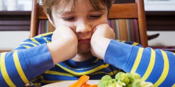 Una investigación reveló el truco perfecto para que tus hijos coman más verdura