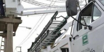 Vecinos de zona sur califican de negativo el servicio de energía