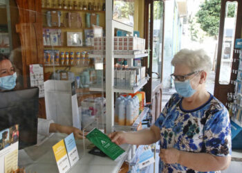 Farmacias y laboratorios se sumarán para aplicar vacunas y realizar testeos