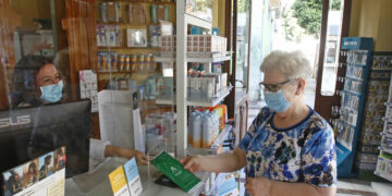 Farmacias y laboratorios se sumarán para aplicar vacunas y realizar testeos